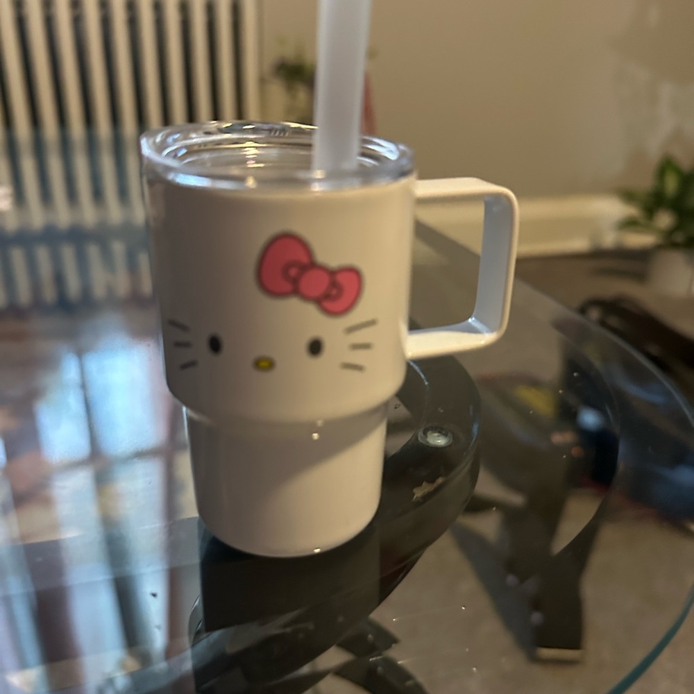 MINI Hello Kitty White Tumbler with Straw